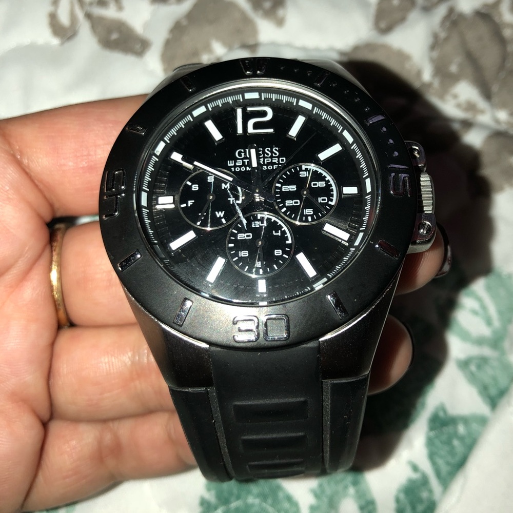 NWOT Men’s Guess watch